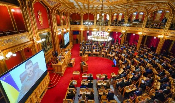 Le président ukrainien Volodymyr Zelensky s'adresse aux membres du Parlement norvégien, le Storting, à Oslo, en Norvège, le 30 mars 2022. (Photo, AFP)