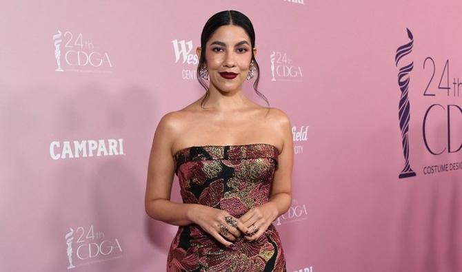 Stephanie Beatriz portant la robe Reem Acra automne 2022. (Photo, AFP)