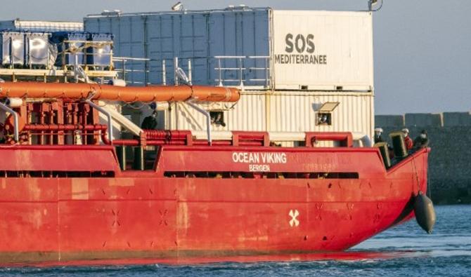 «Tous les rescapés étaient épuisés» et un homme «s'est effondré pendant l'évacuation», selon SOS Méditerranée, qui affrète l'Ocean Viking. (Photo, AFP)