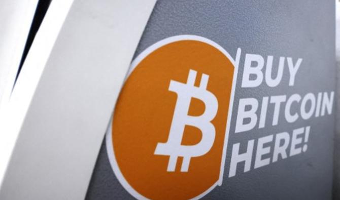 La volatilité du bitcoin peut donner le vertige. En 2021, les cours avaient flambé de plus de 150% à un plus haut historique de 68 991 dollars, avant de s'effondrer de plus de 30%. (Photo, AFP)