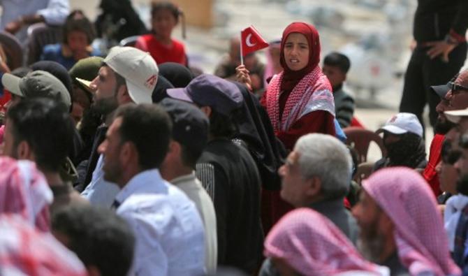 Le ministre turc de l'Intérieur Süleyman Soylu avait fait le déplacement jusqu'au camp de Kammouneh, dans la région de Sarmada, pour l'inauguration de ce projet financé par Ankara pour les déplacés syriens. (Photo, AFP)