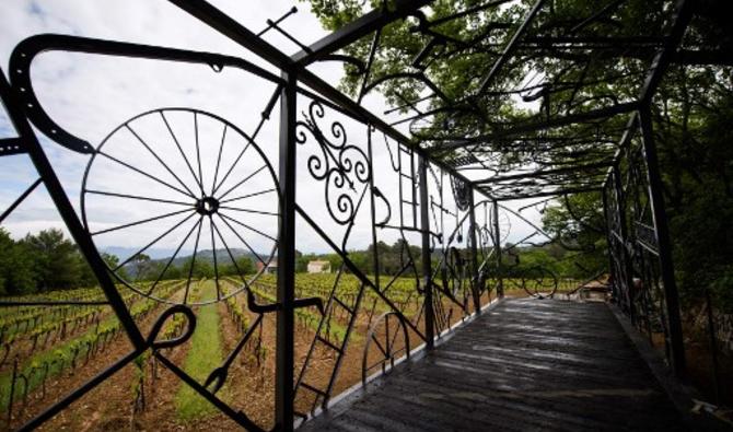 Bob Dylan a choisi un domaine de Provence, Château La Coste, près d'Aix-en-Provence, pour sa première installation permanente, « Rail car » (wagon), une oeuvre monumentale en fer forgé. (Photo, AFP)