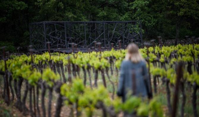 Bob Dylan a choisi un domaine de Provence, Château La Coste, près d'Aix-en-Provence, pour sa première installation permanente, « Rail car » (wagon), une oeuvre monumentale en fer forgé. (Photo, AFP)