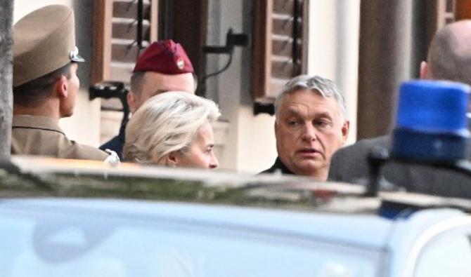 La présidente de la Commission européenne Ursula von der Leyen rencontre avec le Premier ministre hongrois Viktor Orban, le 9 mai 2022. (Photo, AFP)