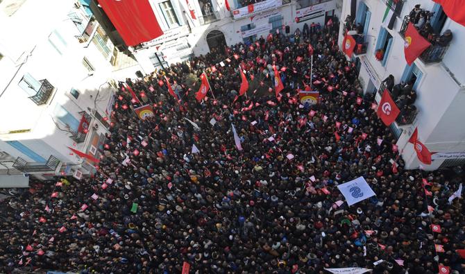 Le secrétaire général de l'UGTT Noureddine Taboubi prononce un discours au siège du syndicat (UGTT) lors d'une grève générale dans la capitale Tunis, le 17 janvier 2019. (Photo, Archives/ AFP)