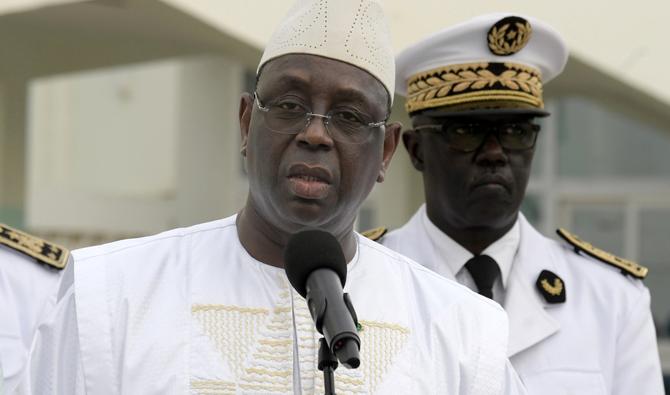 Le président sénégalais Macky Sall fait une déclaration après avoir visité l'hôpital public Mame Abdou Aziz Sy Dabakh, où 11 nouveau-nés sont morts dans un incendie le 27 mai 2022 dans la ville occidentale de Tivaouane. (Photo, AFP)