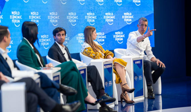 Que faudra-t-il pour regagner la confiance des jeunes, préserver leur futur et combler le fossé générationnel qui se creuse? C’était le sujet lundi d’une discussion du Forum économique mondial à Davos. (Photo, WEF)