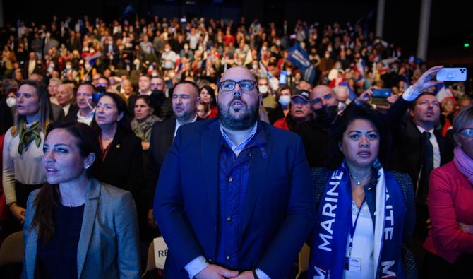 Le conseiller régional d'extrême droite de Provence-Alpes-Côte d'Azur (Région PACA) Philippe Vardon participe à un rassemblement de campagne du parti d'extrême droite français Rassemblement National (RN) à Vallauris, dans le sud-est de la France, le 11 février 2022. (Photo, AFP)