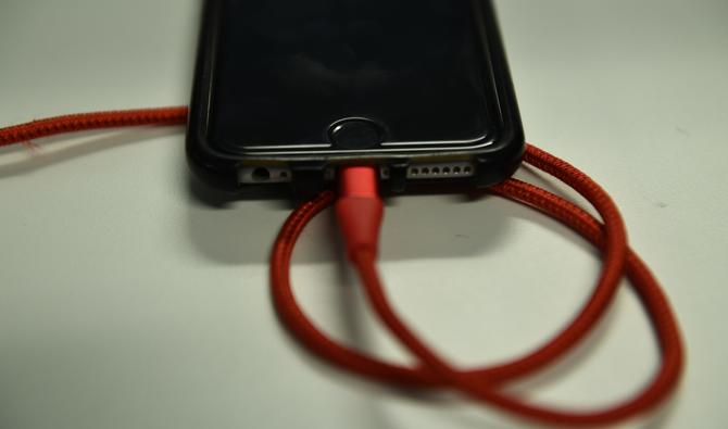 L'UE imposera à partir de 2024 un chargeur filaire universel pour les smartphones, tablettes, consoles et appareils photo numériques. (Photo, AFP)