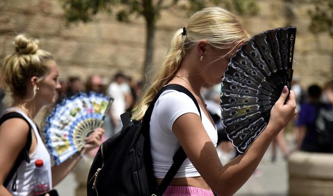 Cette vague de chaleur intervient après un printemps particulièrement chaud et sec qui a provoqué sur une grande partie de la France une sécheresse des sols qui fait craindre pour les récoltes et crée des conditions propices aux incendies. (Photo, AFP)