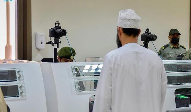 Le premier groupe de pèlerins omanais arrive au Royaume par le port du Quart Vide avant le début du Hajj. (SPA)