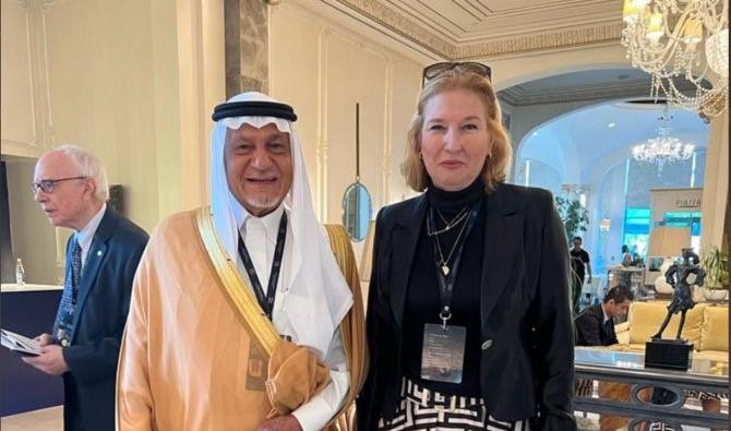 Le prince saoudien Turki ben Faisal al-Saoud et l’ancienne ministre israélienne des Affaires étrangères, Tzipi Livni, à Bakou, en Azerbaïdjan. (Twitter: @Tzipi_Livni)Le prince saoudien Turki ben Faisal al-Saoud et l’ancienne ministre israélienne des Affaires étrangères, Tzipi Livni, à Bakou, en Azerbaïdjan. (Twitter: @Tzipi_Livni)