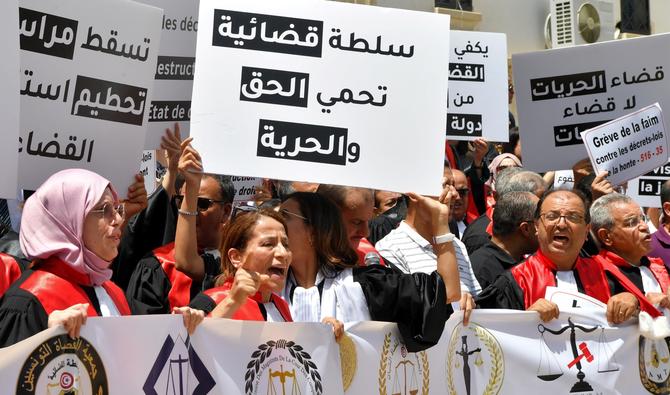Des juges se rassemblent pour une manifestation contre le président tunisien Kais Saied devant le palais de justice de Tunis, le 23 juin 2022. (Photo, AFP)