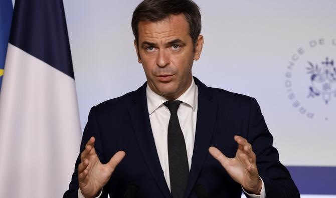 Le porte-parole du gouvernement français Olivier Veran s'adresse aux journalistes après la réunion hebdomadaire du cabinet à l'Elysée à Paris, le 20 juillet 2022. (Photo, AFP)