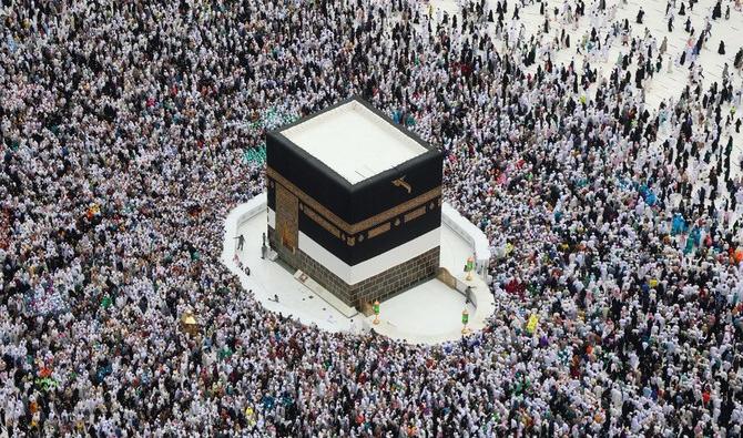 Le roi de Bahreïn, Hamad ben Issa al-Khalifa, a exprimé ses sincères félicitations pour le grand succès et l'organisation minutieuse du pèlerinage cette année. (Photo, AFP)