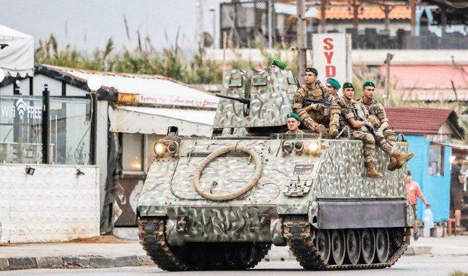 Un véhicule de combat d'infanterie de l'armée libanaise patrouille le long d'une route à Tripoli. L'armée a annoncé une formation et des exercices conjoints avec une équipe américaine. (Fichier/AFP)