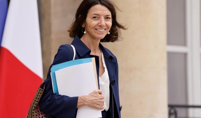 La secrétaire d'État française à l'Europe Laurence Boone quitte le palais présidentiel de l'Élysée après avoir assisté à la réunion hebdomadaire du cabinet à Paris, le 7 juillet 2022. (Photo, AFP)