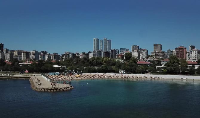 Istanbul compte 85 plages ou baignades accessibles entre la mer Noire, au nord et celle de Marmara, au sud, avec le couloir du Bosphore entre les deux. (Photo, AFP)