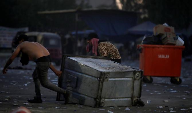 Alors que les sadristes investissaient les bureaux, les forces de l'ordre tentaient de disperser d'autres manifestants à coups de grenades lacrymogènes aux entrées de la Zone Verte. (Photo, AFP)