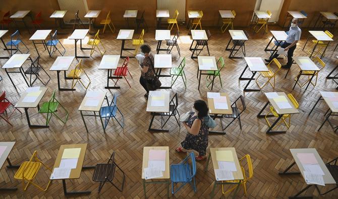 C'est dans l'une de ces cellules, de l'académie de Créteil (banlieue du sud-est de Paris), particulièrement affectée par les difficultés de recrutement, que le ministre se rend mardi matin pour son déplacement inaugural de rentrée, avant sa première conférence de presse vendredi. (Photo, AFP)