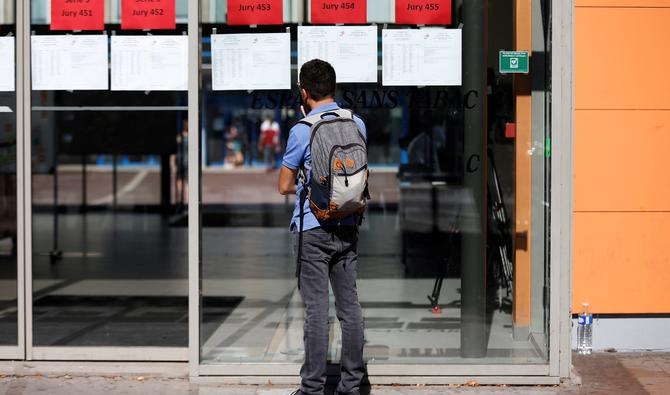 Un lycéen âgé de 15 ans a porté mardi un coup de couteau à la gorge d'une professeure de lettres lycée Malherbe à Caen. (Photo, AFP)  