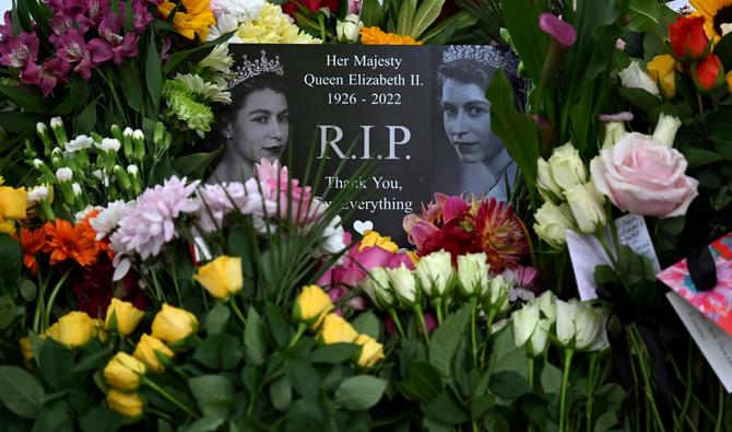 Des fleurs et des hommages sont photographiés à Green Park à Londres le 13 septembre 2022, après la mort de la reine Elizabeth II le 8 septembre. (Photo, AFP)