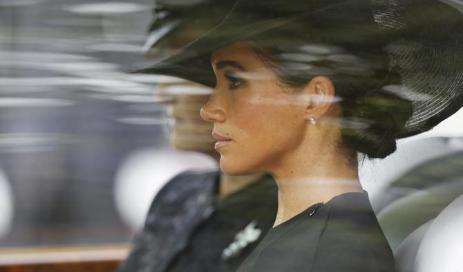 Ce bijou avait été offert par la reine à Meghan en 2018 lors de son entrée dans la famille royale après son mariage avec le prince Harry - et avant que le couple déménage avec fracas en Californie et quitte ses fonctions officielles. (Photo, AFP)