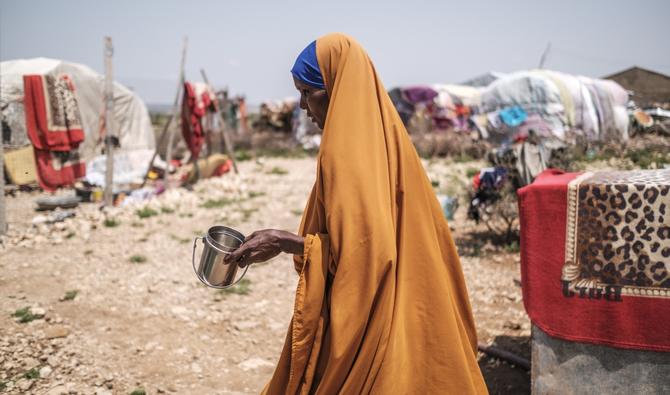 Yurub Abdi Jama, 35 ans et mère de 8 enfants, près d'un campement informel à la périphérie de la ville de Hargeisa, au Somaliland (Photo, AFP).