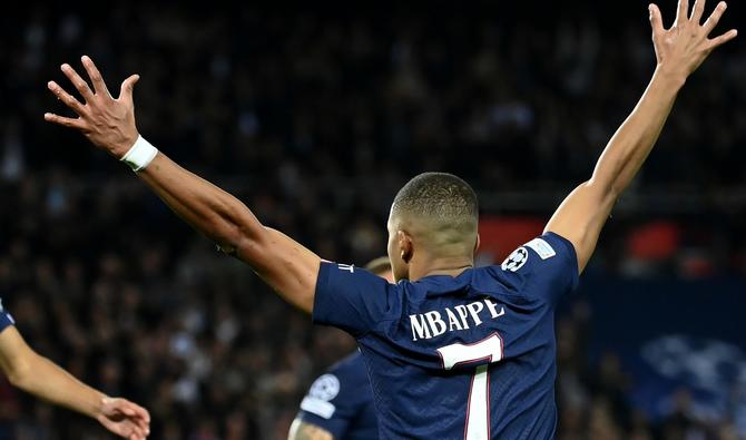 L'attaquant français du Paris Saint-Germain Kylian Mbappé lors du match de football du groupe H de l'UEFA Champions League entre le Paris Saint-Germain (PSG) et le SL Benfica, au stade du Parc des Princes, le 11 octobre 2022. (Photo, AFP)