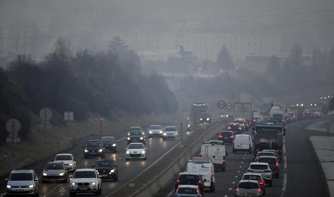 La prime à la conversion, qui peut aller jusqu'à 5 000 euros, sera augmentée de 1 000 euros pour les habitants des ZFE. (Photo, AFP)