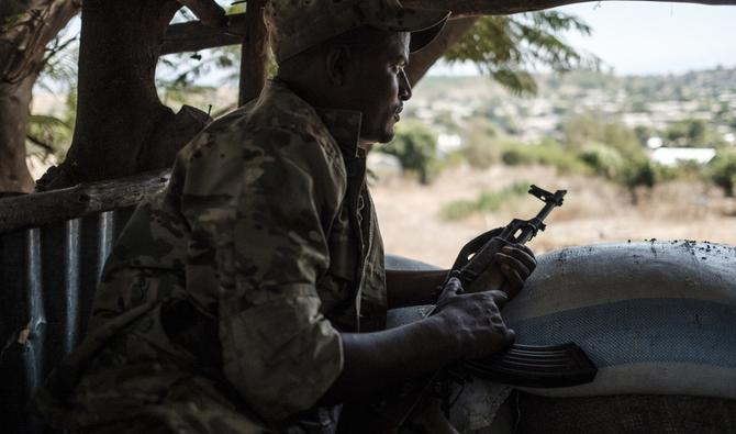 Un membre des forces spéciales Amhara monte la garde au 5e bataillon du commandement nord de l'armée éthiopienne à Dansha, en Éthiopie, le 25 novembre 2020. (Photo, AFP)