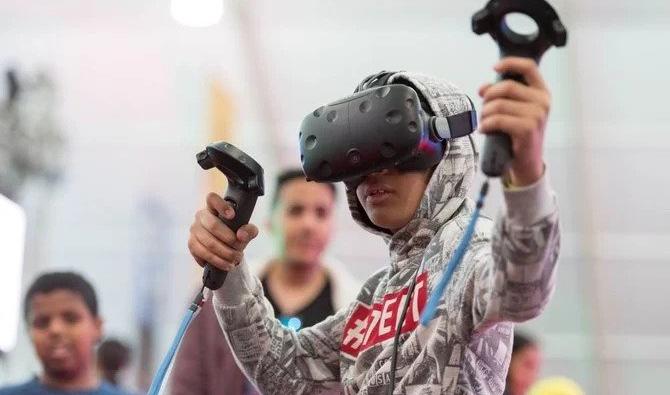 Un fan de réalité virtuelle explore un autre monde. (Photo fournie)