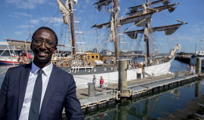 Le secrétaire d'État français à la Mer Hervé Berville pose le dernier jour de la première édition du festival Lorient Oceans, dans l'ouest de la France, le 10 juillet 2022. (Photo, AFP)