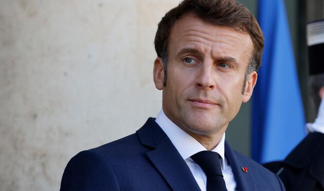 Le président français Emmanuel Macron assiste à l'arrivée du chancelier allemand Olaf Scholz pour un déjeuner à l'Elysée, le 26 octobre 2022. (Photo, AFP)