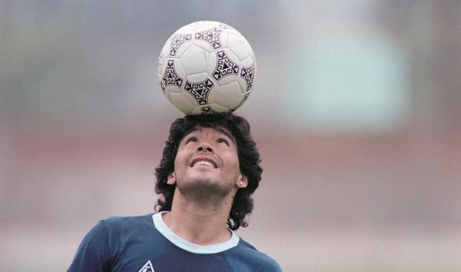 Ce ballon a été utilisé le 22 juin 1986 lors du mémorable quart de finale entre l'Argentine et l'Angleterre (2-1) à la Coupe du monde de football à Mexico, un match disputé quatre ans après la guerre des Malouines entre les deux pays. (Photo, AFP)