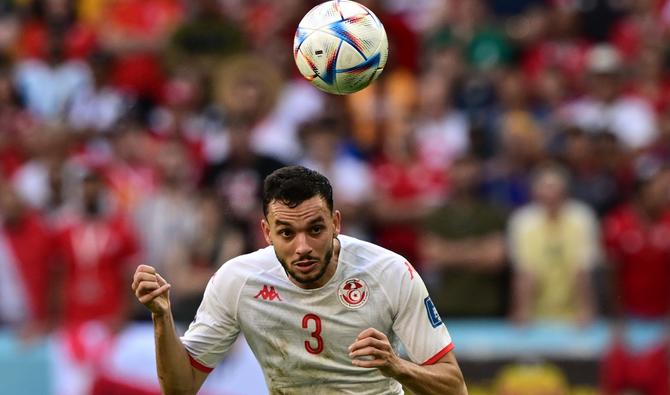 Le défenseur tunisien  Montassar Talbi lors du match de football du groupe D de la Coupe du monde Qatar 2022 entre la Tunisie et l'Australie au stade Al-Janoub d'Al-Wakrah, au sud de Doha, le 26 novembre 2022. (Photo, AFP)