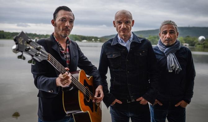 Les membres du groupe français Louise Attaque, Arnaud Samuel, Gaetan Roussel et Robin Feix posent lors du 28e festival de musique rock Eurockeennes, le 2 juillet 2016 à Belfort. (Photo, AFP)