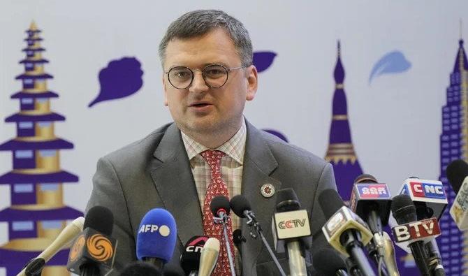 Le ministre ukrainien des Affaires étrangères, Dmytro Kuleba, a déclaré qu'il utilisait l'opportunité du sommet de Phnom Penh ASEAN comme «une tournée asiatique». (AP) 