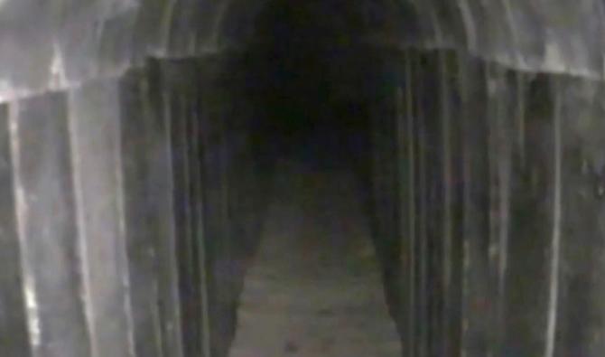 Cette capture d'image d'une vidéo diffusée par l'armée israélienne le 15 août 2022, montrerait un tunnel menant de la bande de Gaza à Israël, creusé par les dirigeants du Hamas de l'enclave palestinienne, que l'armée a déclaré avoir découvert et bloqué. (Photo, AFP)