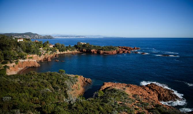 Les gouvernements contribuent actuellement à hauteur de 83% du financement des solutions inspirées de la nature, mais ils sont limités par les défis budgétaires liés aux conflits, à la dette et à la pauvreté. (Photo, AFP)