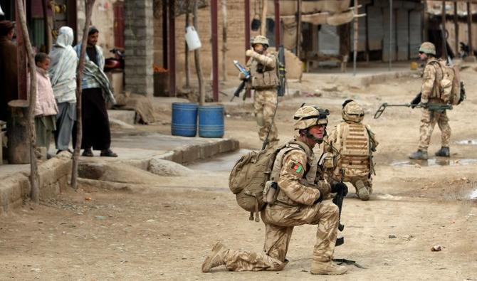 Des soldats britanniques du 1er bataillon de la patrouille royale galloise dans les rues de Showal dans le district de Nad-e-Ali, dans le sud de l'Afghanistan, dans la province d'Helmand, le 25 février 2010. (Photo, AFP)