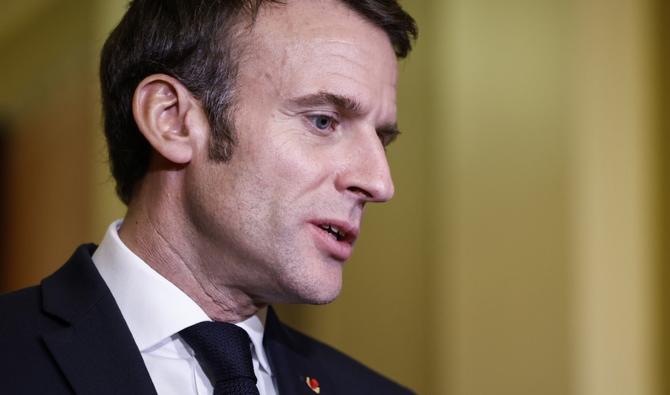 Le président français Emmanuel Macron prononce une allocution devant la presse aux côtés de la présidente américaine de la Chambre Nancy Pelosi avant leur réunion au Capitole des États-Unis le 1er décembre 2022 à Washington, DC. (Photo, AFP)