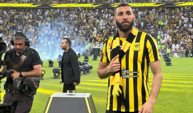 Karim Benzema Présenté Devant Des Milliers De Supporters D'Al-Ittihad ...