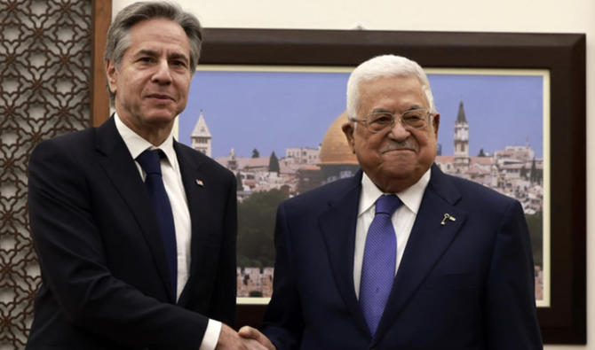 Le secrétaire d'État américain Antony Blinken rencontre le président palestinien Mahmud Abbas (Photo, AP).