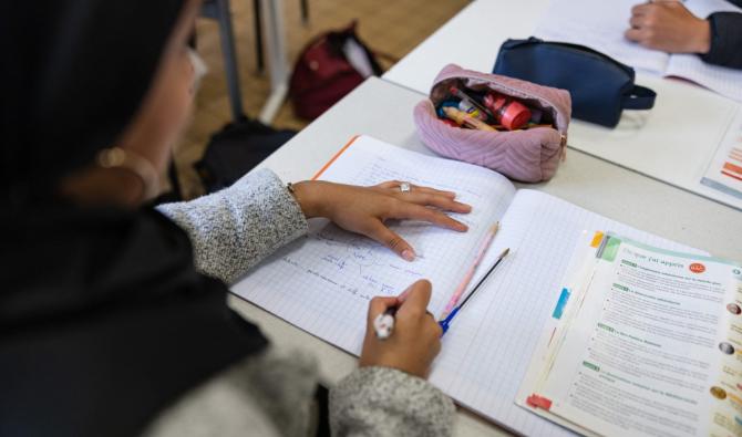 Lille: Manifestation Pour Soutenir Le Lycée Musulman Averroès | Arab ...