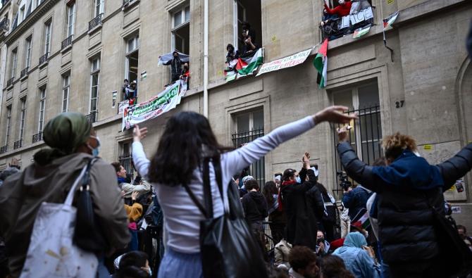Après une mobilisation émaillée de tensions en fin de semaine dernière à Sciences Po, le mouvement avait été suspendu après l'accord de la direction pour organiser un débat interne -- qualifié de "townhall", terme utilisé aux Etats-Unis pour une grande réunion publique. (AFP).