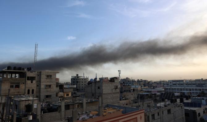 "La principale production d'eau dans les gouvernorats du nord de Gaza et de la ville de Gaza a été interrompue, laissant 450.000 personnes avec un accès très limité à l'eau potable", a encore précisé OCHA.  Le Programme alimentaire mondial (PAM) et l'UNRWA seront à court de nourriture à distribuer dans les prochains jours, précise encore OCHA. (AFP)