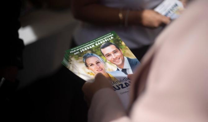 "On veut "dénoncer ce qu'ils (les représentants d'extrême droite) sont, leur incompétence", relève Alexandre Lorello, 25 ans, qui "a été au Parti socialiste" mais se présente aujourd'hui avant tout comme "Vauclusien". (AFP).