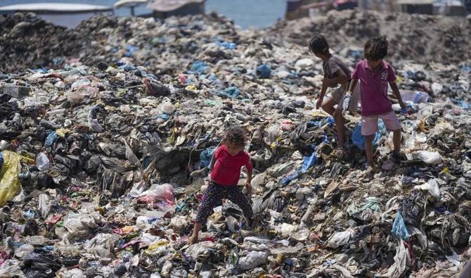 Dans la chaleur torride de l'été à Gaza, les Palestiniens sont entourés d'eaux usées et d'ordures
