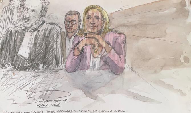 L'avocat de Marine Le Pen a estimé mercredi que la Cour de cassation n'avait pas à se prononcer "plus rapidement que d'habitude" sur le pourvoi de sa cliente, qui suspend sa peine de bracelet électronique à neuf mois de l'élection présidentielle. (AFP)